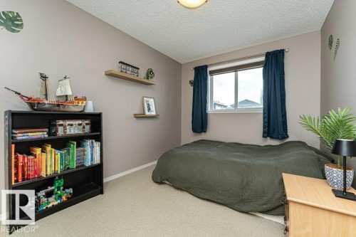 Bedroom featuring carpet and a textured ceiling - 6649 Cardinal Road Sw, Edmonton, AB - Indoor Photo Showing Bedroom