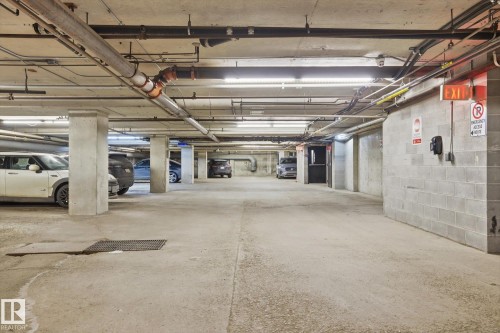 301 10106 105 Street, Edmonton, AB - Indoor Photo Showing Garage