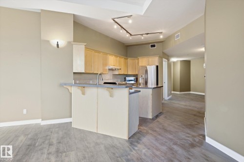 301 10106 105 Street, Edmonton, AB - Indoor Photo Showing Kitchen
