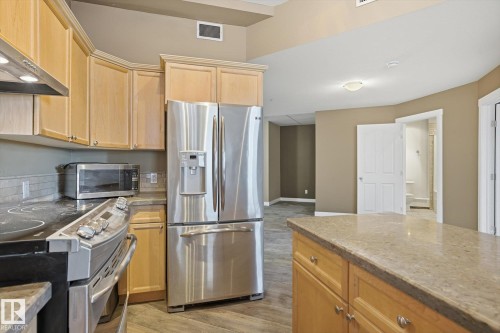 301 10106 105 Street, Edmonton, AB - Indoor Photo Showing Kitchen