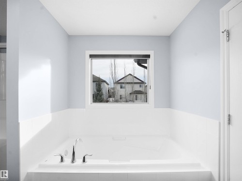 Full bath with a garden tub - 6115 11 Avenue, Edmonton, AB - Indoor Photo Showing Bathroom