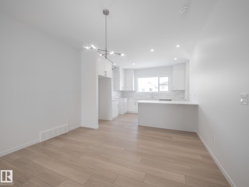 17311 6 Street, Edmonton, AB - Indoor Photo Showing Kitchen