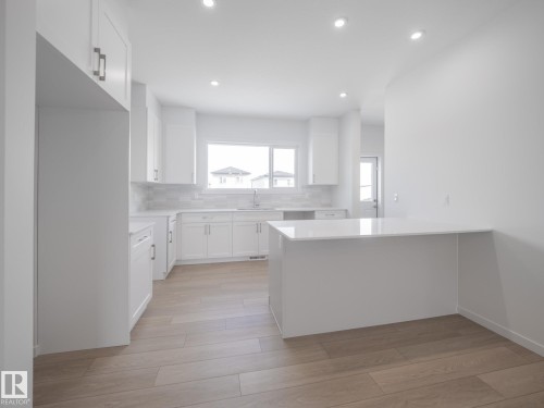 17311 6 Street, Edmonton, AB - Indoor Photo Showing Kitchen