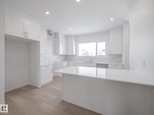 17311 6 Street, Edmonton, AB - Indoor Photo Showing Kitchen