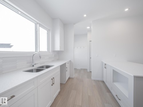 17311 6 Street, Edmonton, AB - Indoor Photo Showing Kitchen With Double Sink