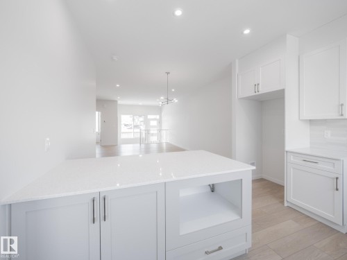 17311 6 Street, Edmonton, AB - Indoor Photo Showing Kitchen