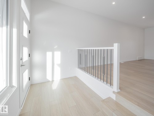 17311 6 Street, Edmonton, AB - Indoor Photo Showing Other Room