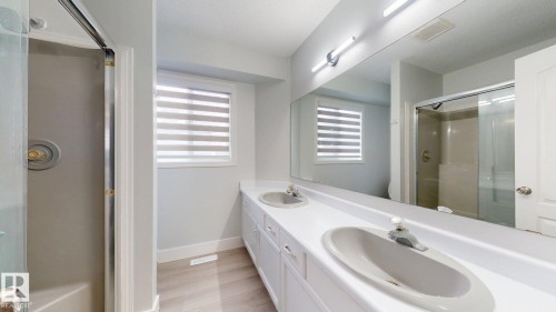 1415 49A Street, Edmonton, AB - Indoor Photo Showing Bathroom