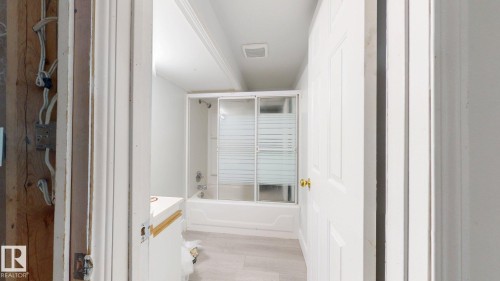 1415 49A Street, Edmonton, AB - Indoor Photo Showing Bathroom