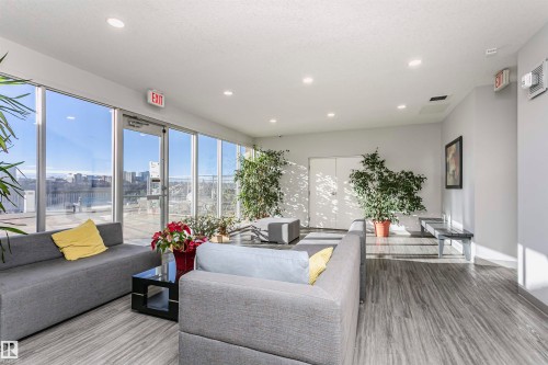1004 11307 99 Avenue, Edmonton, AB - Indoor Photo Showing Living Room