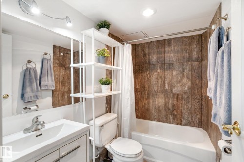 Bathroom with shower / bath combo and vanity - 304 9725 106 Street, Edmonton, AB - Indoor Photo Showing Bathroom