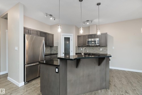 3403 Graybriar Green, Stony Plain, AB - Indoor Photo Showing Kitchen With Stainless Steel Kitchen With Upgraded Kitchen