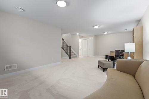 18 8 Lynx Close, St. Albert, AB - Indoor