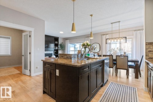 3693 Claxton Place, Edmonton, AB - Indoor Photo Showing Kitchen With Upgraded Kitchen