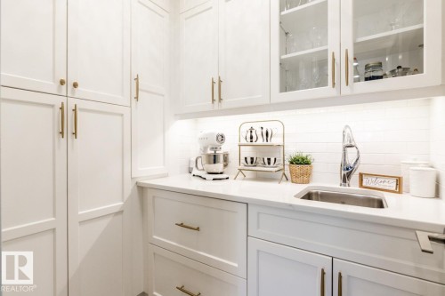 3693 Claxton Place, Edmonton, AB - Indoor Photo Showing Kitchen