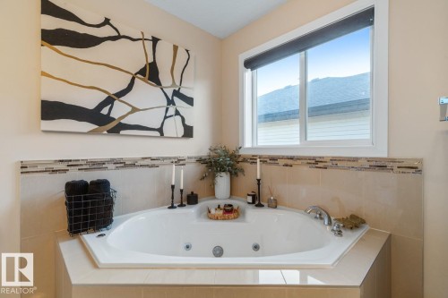 3693 Claxton Place, Edmonton, AB - Indoor Photo Showing Bathroom
