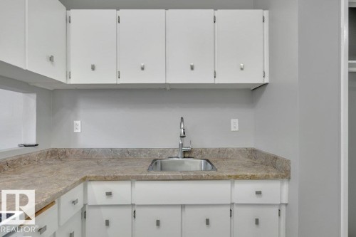 3 7404 38 Avenue, Edmonton, AB - Indoor Photo Showing Kitchen