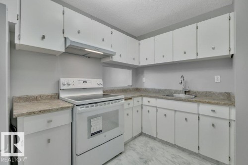 3 7404 38 Avenue, Edmonton, AB - Indoor Photo Showing Kitchen