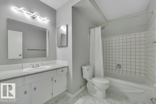3 7404 38 Avenue, Edmonton, AB - Indoor Photo Showing Bathroom