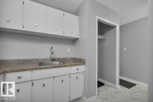 3 7404 38 Avenue, Edmonton, AB - Indoor