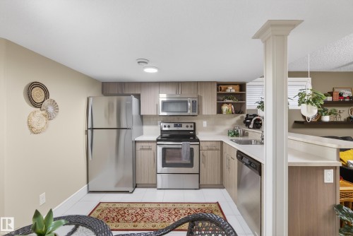 3687 Westcliff Way, Edmonton, AB - Indoor Photo Showing Kitchen