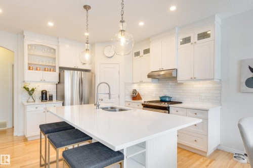 2532 Bell Court, Edmonton, AB - Indoor Photo Showing Kitchen With Double Sink With Upgraded Kitchen