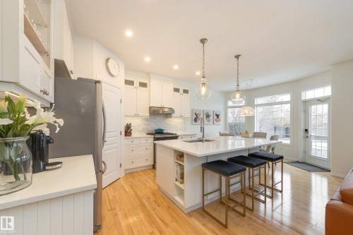 2532 Bell Court, Edmonton, AB - Indoor Photo Showing Kitchen With Upgraded Kitchen