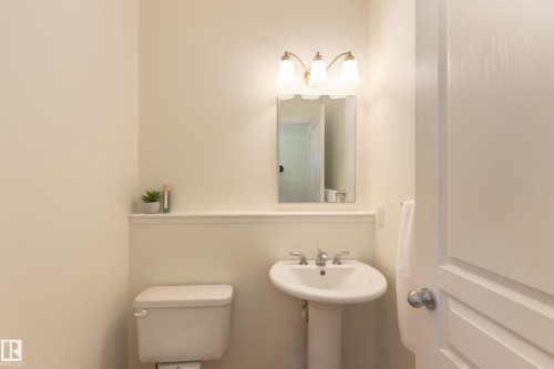 2532 Bell Court, Edmonton, AB - Indoor Photo Showing Bathroom