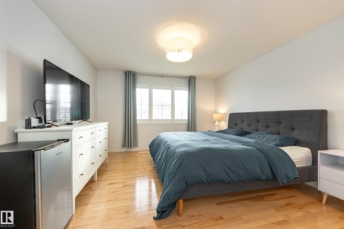2532 Bell Court, Edmonton, AB - Indoor Photo Showing Bedroom
