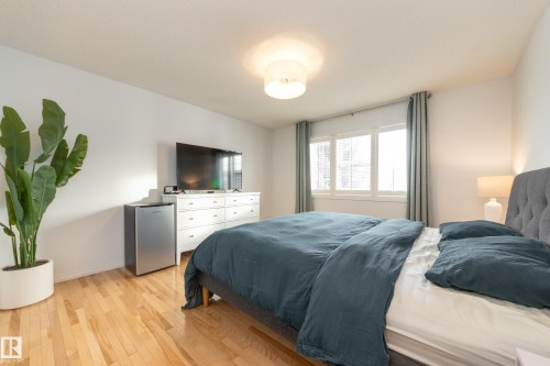 2532 Bell Court, Edmonton, AB - Indoor Photo Showing Bedroom