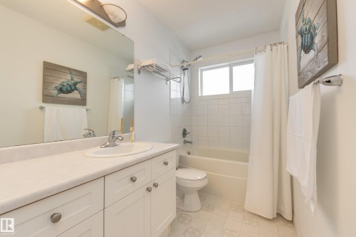 2532 Bell Court, Edmonton, AB - Indoor Photo Showing Bathroom