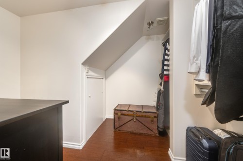 2532 Bell Court, Edmonton, AB - Indoor