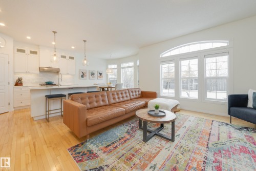 2532 Bell Court, Edmonton, AB - Indoor Photo Showing Living Room