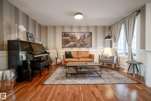 11709 13A Avenue, Edmonton, AB - Indoor Photo Showing Living Room