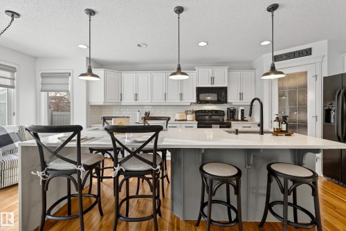 11709 13A Avenue, Edmonton, AB - Indoor Photo Showing Kitchen With Upgraded Kitchen