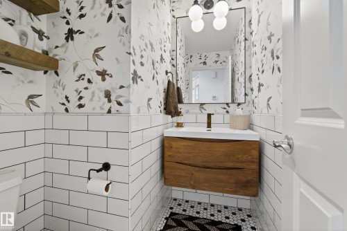 11709 13A Avenue, Edmonton, AB - Indoor Photo Showing Bathroom
