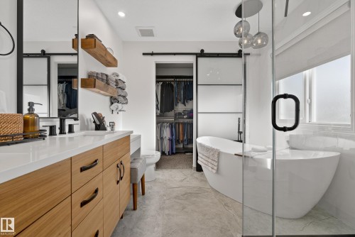 11709 13A Avenue, Edmonton, AB - Indoor Photo Showing Bathroom