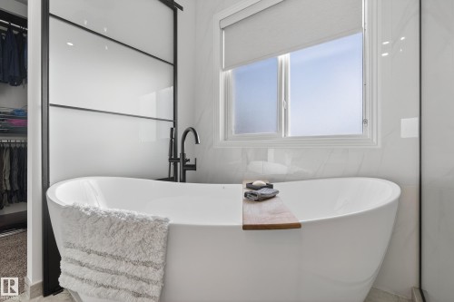 11709 13A Avenue, Edmonton, AB - Indoor Photo Showing Bathroom