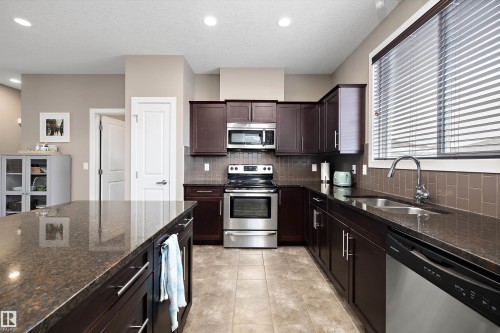 1074 Watt Promenade, Edmonton, AB - Indoor Photo Showing Kitchen With Stainless Steel Kitchen With Double Sink With Upgraded Kitchen