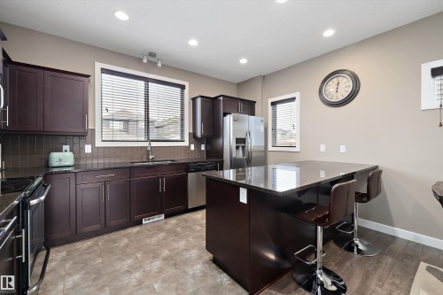 1074 Watt Promenade, Edmonton, AB - Indoor Photo Showing Kitchen With Upgraded Kitchen