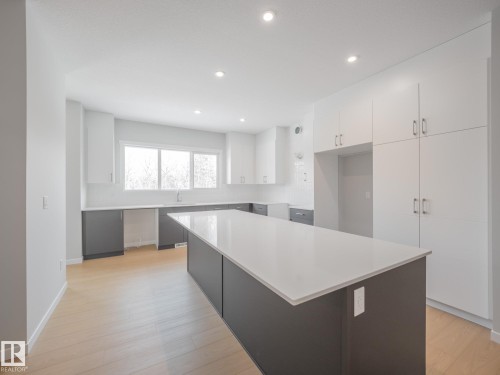 17527 7 Street, Edmonton, AB - Indoor Photo Showing Kitchen