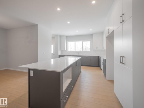 17527 7 Street, Edmonton, AB - Indoor Photo Showing Kitchen