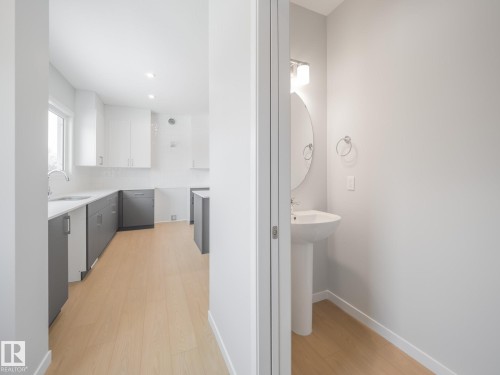 17527 7 Street, Edmonton, AB - Indoor Photo Showing Bathroom