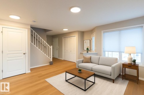 11211 11 Ave, Edmonton, AB - Indoor Photo Showing Living Room