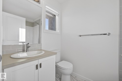 2416 Trumpeter Way, Edmonton, AB - Indoor Photo Showing Bathroom
