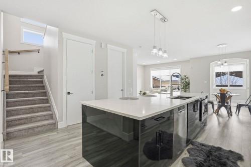 10633 64 Avenue, Edmonton, AB - Indoor Photo Showing Kitchen With Upgraded Kitchen