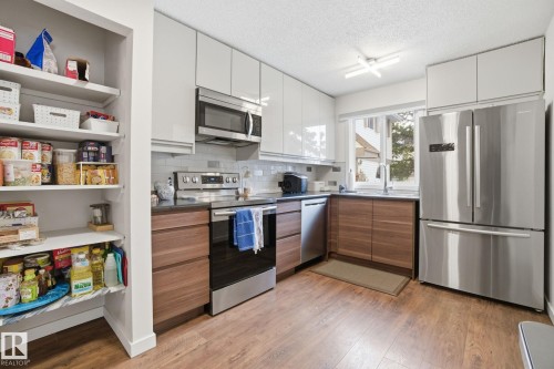 15016 51 Street, Edmonton, AB - Indoor Photo Showing Kitchen