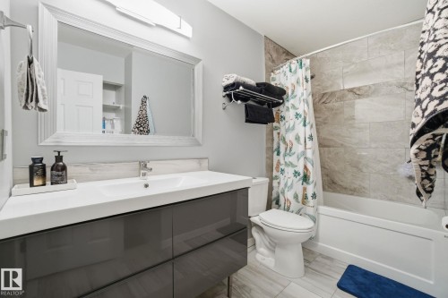 15016 51 Street, Edmonton, AB - Indoor Photo Showing Bathroom