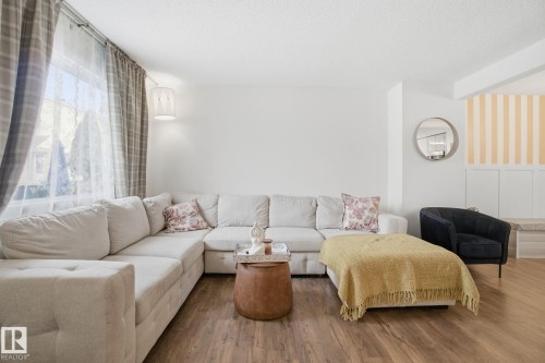 15016 51 Street, Edmonton, AB - Indoor Photo Showing Living Room