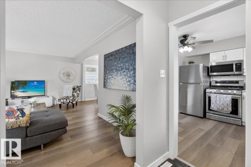 9909 77 Street, Edmonton, AB - Indoor